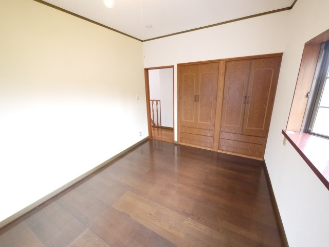 東金市山口　中古戸建の洋室|内外装リフォーム済み ４LDK リビング約12.5帖　車庫駐車1台　2階にもトイレ 閑静な分譲地内
