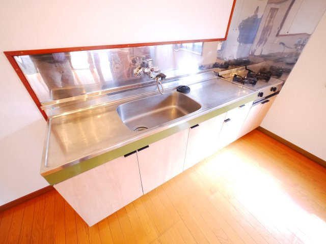 東金市山口　中古戸建のキッチン|内外装リフォーム済み ４LDK リビング約12.5帖　車庫駐車1台　2階にもトイレ 閑静な分譲地内