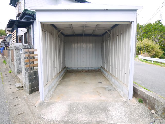 東金市山口　中古戸建の駐車場|内外装リフォーム済み ４LDK リビング約12.5帖　車庫駐車1台　2階にもトイレ 閑静な分譲地内