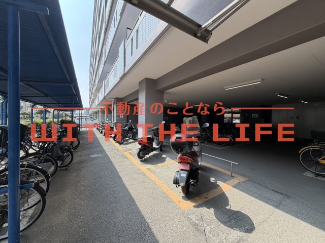 アンピール比恵南の駐車場