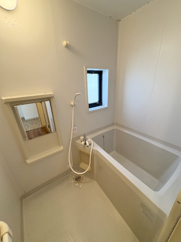 ガーデンブライド C の浴室