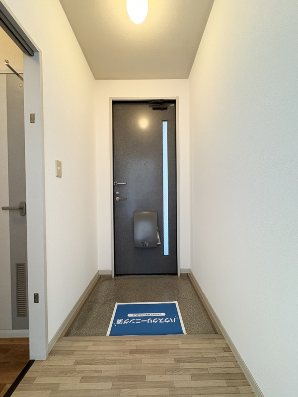 ガーデンブライド C の玄関