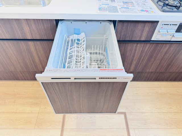 柏市酒井根５丁目新築戸建【酒井根小学校：7分】のキッチン|家事の手間をグッと省けるビルトイン食洗器