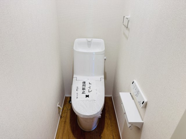 柏市酒井根５丁目新築戸建【酒井根小学校：7分】のトイレ|温水洗浄暖房便座つきトイレ