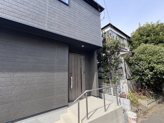 柏市酒井根５丁目新築戸建【酒井根小学校：7分】のエントランス|エントランス・玄関ポーチ