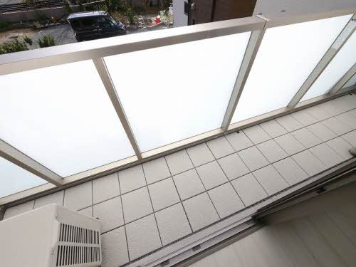 熊本市東区小山１丁目のアパートのバルコニー