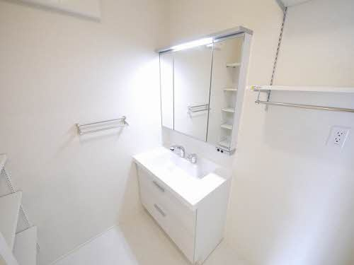 熊本市東区小山１丁目のアパートの独立洗面台