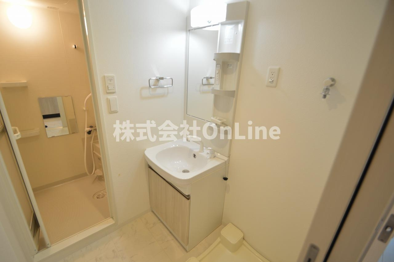 ヴィラセレーノ玉造本町の独立洗面台