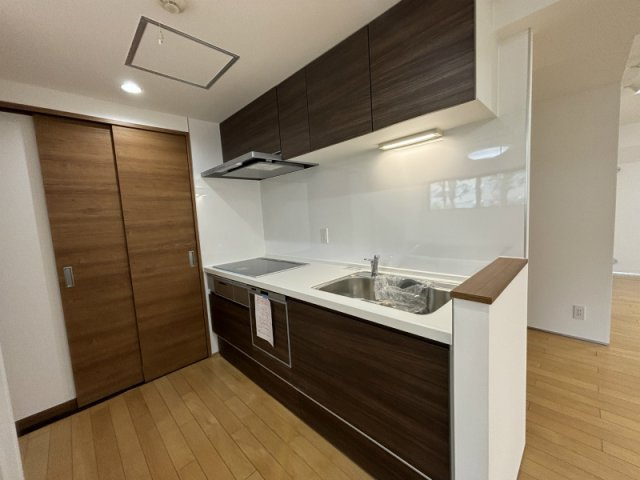 パレロワイヤル六番町のキッチン|コンパクトなキッチンで掃除もラクラク