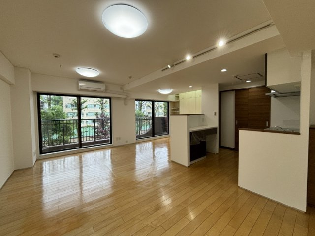 パレロワイヤル六番町の居間・リビング|使いやすいリビングです