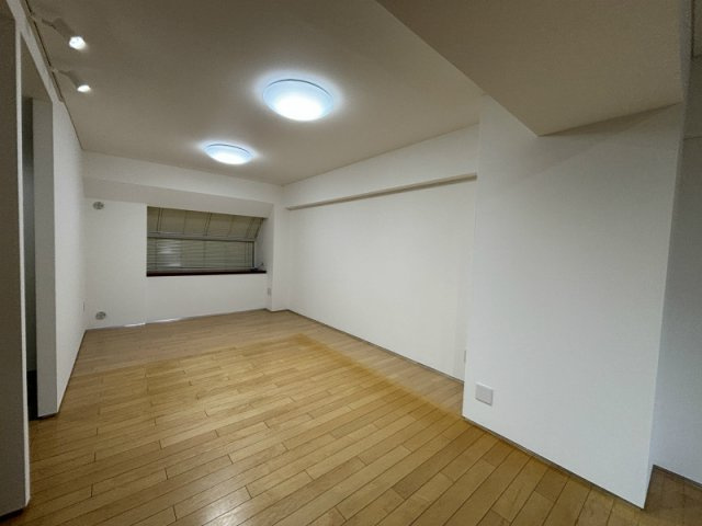 パレロワイヤル六番町の居間・リビング|使いやすい居間です