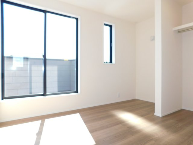 愛西市草平町江ノ田の新築一戸建の洋室|◇２階洋室◇　　南面で明るい洋室５．０６帖　ウォークインクローゼット完備！　バルコニー利用可♪