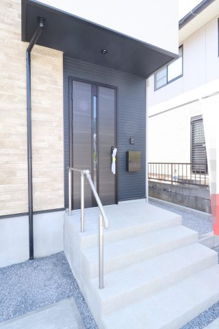 郡山市片平町字新蟻塚　　　  １号棟　　　小山田小学校、郡山第６中学区　の玄関