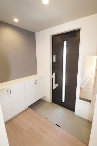 郡山市片平町字新蟻塚　　　  １号棟　　　小山田小学校、郡山第６中学区　の玄関