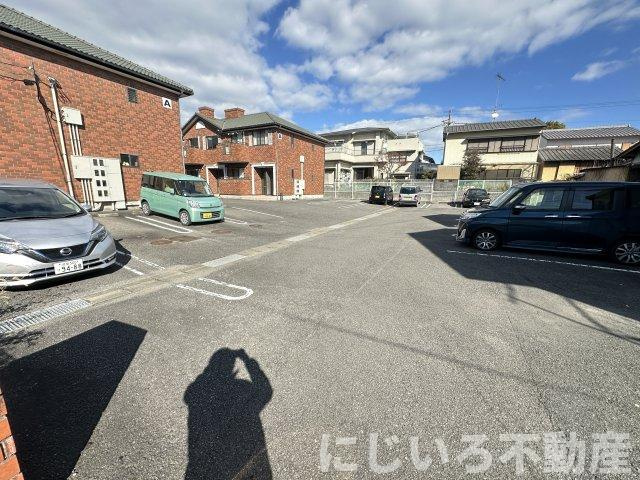 サンシャインコート今岡Aの駐車場