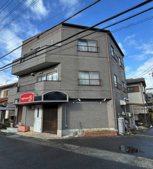 大津市真野２丁目の店舗一部の外観