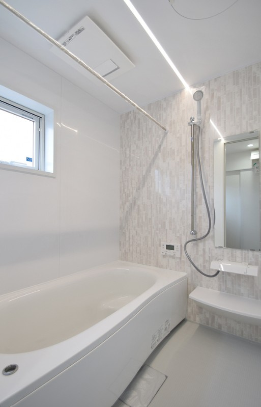 松本市寿北6丁目　戸建の浴室|雨の日のお洗濯にも嬉しい浴室乾燥機付きのバスルーム。