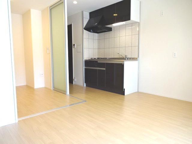 【居間・リビング】 | ◆不動産すまラボの新プラン◆入居時の費用負担が0円で入居可能♪お気軽にお尋ねください♪