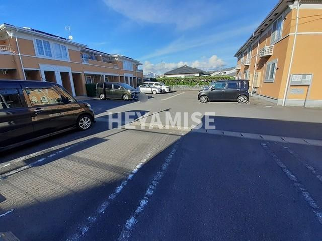 エスポワール弐番館の駐車場