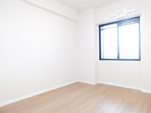 海部郡大治町大字堀之内字北二反畑の中古マンションの洋室|◇リビング◇　　明るい洋室５．０帖　全居室収納完備♪　（２０２６年２月リノベーション済）