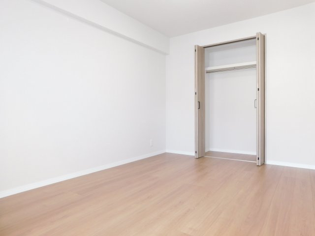 海部郡大治町大字堀之内字北二反畑の中古マンションの洋室|◇洋室◇　　明るい洋室５．５帖　全居室収納完備♪　（２０２６年２月リノベーション済）