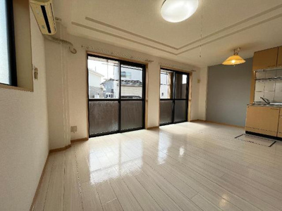 【居間・リビング】 | ディアベルジュ | ◆不動産すまラボの新プラン◆入居時の費用負担が0円で入居可能♪お気軽にお尋ねください♪