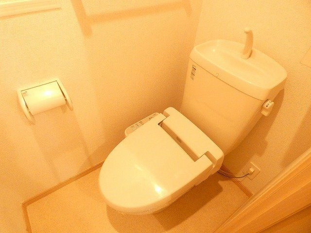 ルピナスＡのトイレ|ゆったりとした空間のトイレです