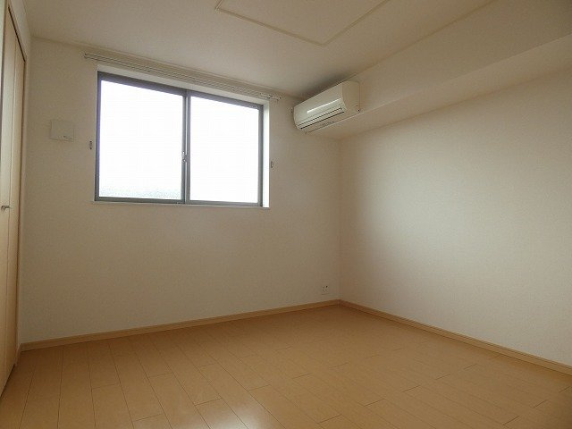 ルピナスＡの内装|明るい色調の室内です