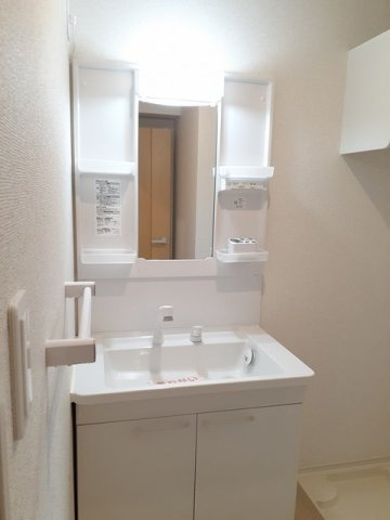 マジェスティックⅢの洗面所|明るい洗面所です★