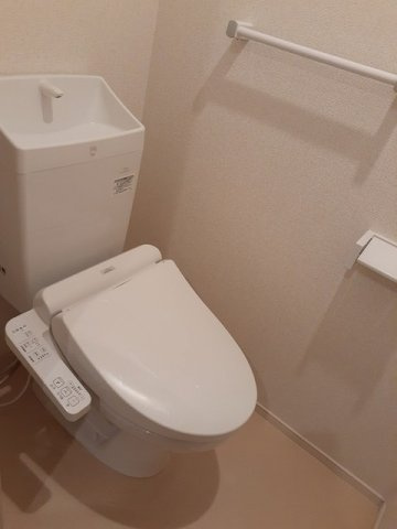 マジェスティックⅢのトイレ|嬉しい温水洗浄便座付き♪