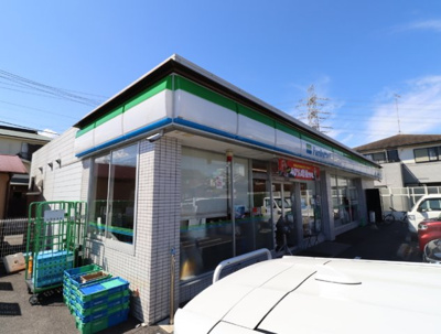 ファミリーマート伊勢原下落合店まで110ｍ