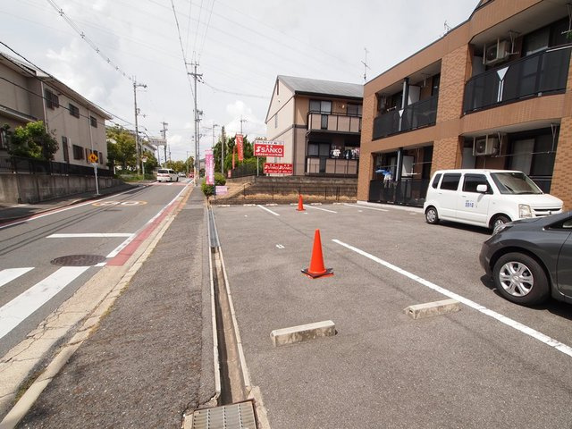 アーバンハイツ真美の駐車場