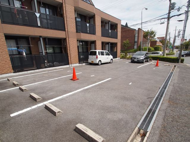 アーバンハイツ真美の駐車場