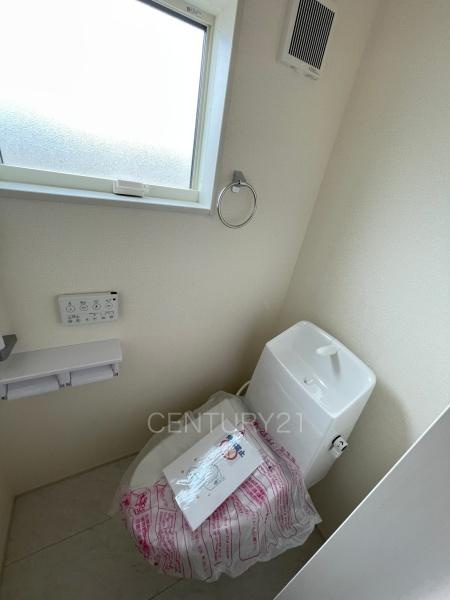甘楽金井第2 2号棟のトイレ|２階トイレです。
温水シャワー洗浄機能付き。
手摺り付きです。