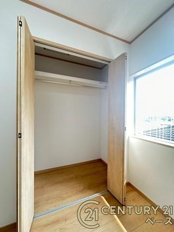 北葛城郡王寺町太子１丁目　一戸建の収納|■現地撮影写真■冬物のコートや季節のものなどたくさんしまえる広さ！