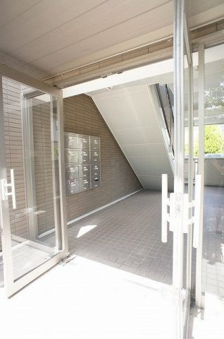グラディオ山下のエントランス