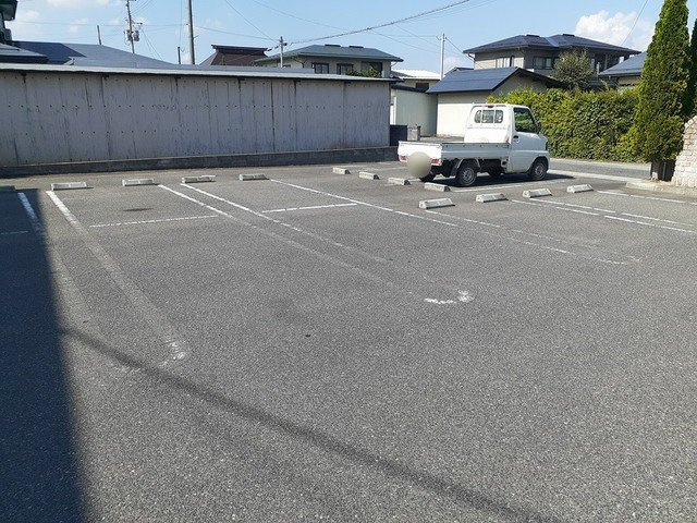 メゾン早坂　弐番館の駐車場