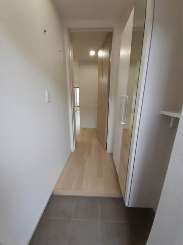 メゾンネージュⅠ番館の玄関