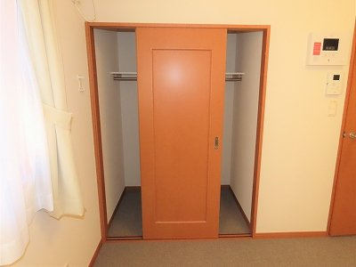 レオパレスリヴェールの内装|クローゼットあり