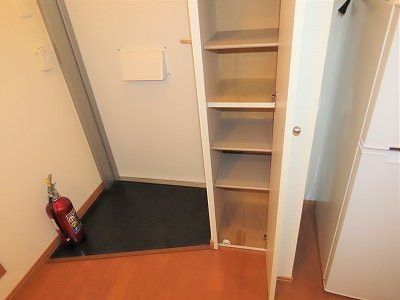 レオパレスリヴェールの玄関|シューズボックスあり