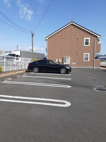 クレスト樫井の駐車場