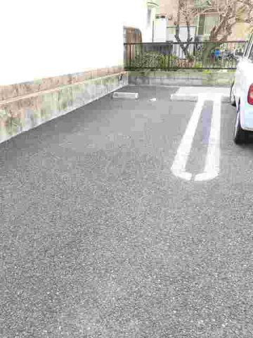 グランツ広の駐車場|カースペースがあります