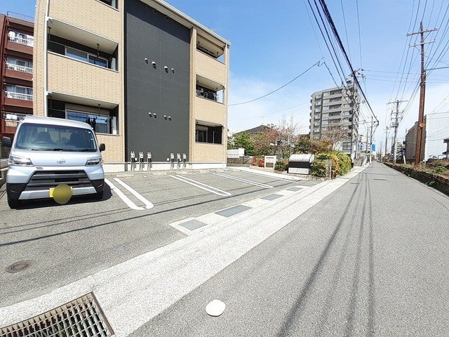 アンジュの駐車場|駐車場があるので、車を買う予定の方も安心です