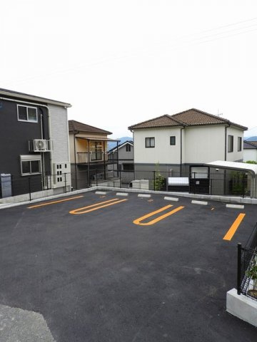 フェア　レジデンスの駐車場|カースペースがあります