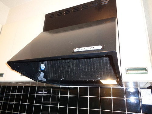 ライオンズマンション西霞町の設備|レンジフード　※2023年4月撮影