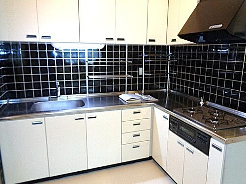 ライオンズマンション西霞町のキッチン|Ｌ字型キッチン　※2023年4月撮影