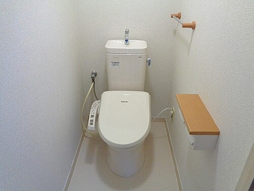 ライオンズマンション西霞町のトイレ|洗浄機能付き便座　※2023年4月撮影