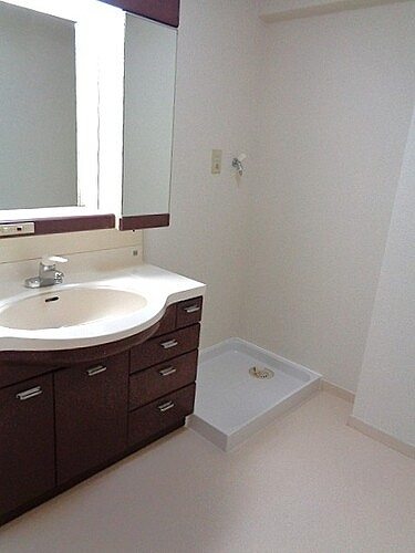 ライオンズマンション西霞町の洗面所|洗面化粧台　※2023年4月撮影