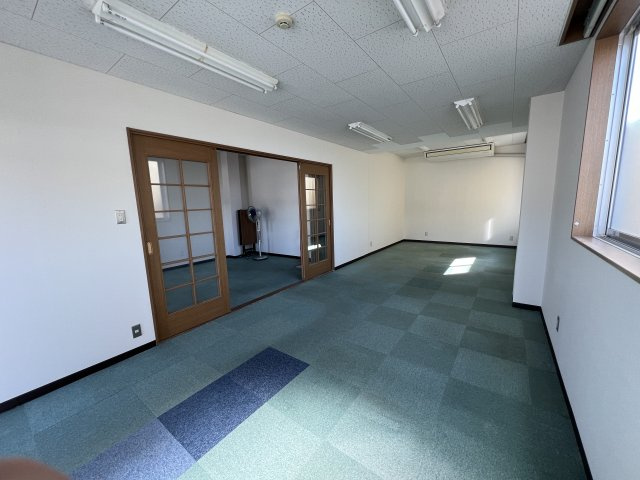 津山市戸島貸事務所　46.8㎡の内装