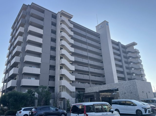 アルファステイツ宮西Ⅱの外観|10階建て・計90戸　重厚感のある外観のマンションです。